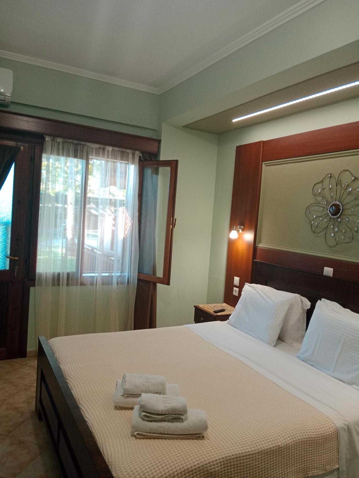 Xenonas Arxontiko Apartment Loutraki  Ngoại thất bức ảnh