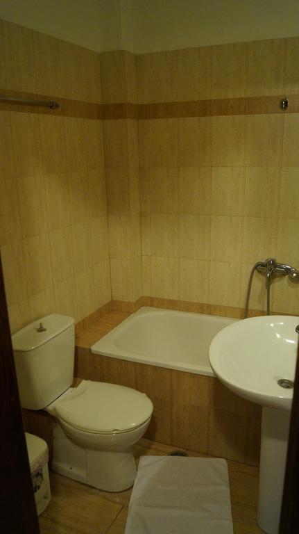 Xenonas Arxontiko Apartment Loutraki  Phòng bức ảnh