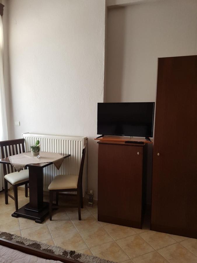 Xenonas Arxontiko Apartment Loutraki  Phòng bức ảnh